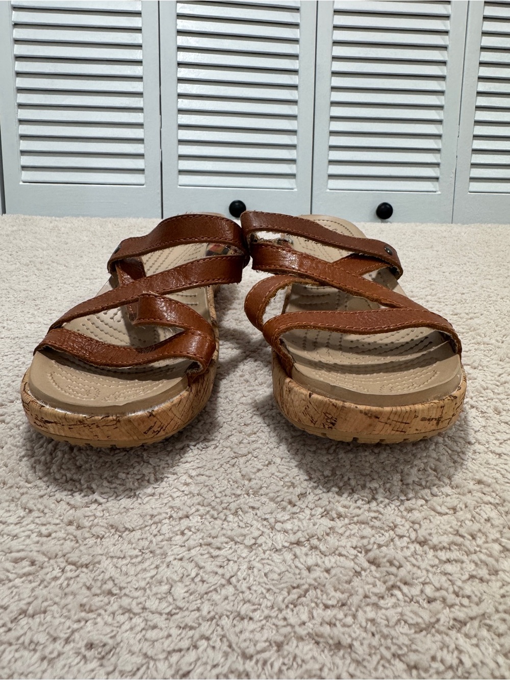 Crocs A‑Leigh Leather Wedge Sandals Brown Cork Heel Women’s W9 Regular Fit